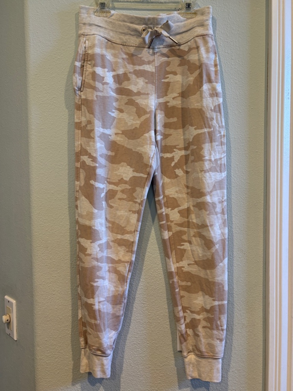 Athleta Printed Camo Jogger Pants - Beige & Cream
